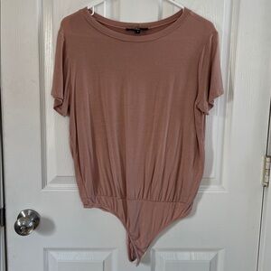 💋3/$10💋Lulu's Dusty Rose Short Sleeve Soft Bodysuit Size Medium